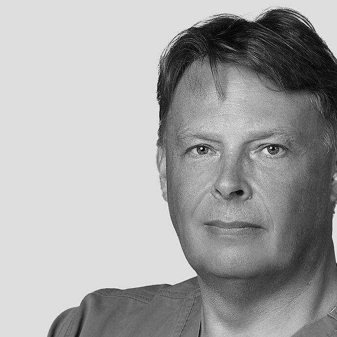 Surgery event with Dr. Makowiecki, Kraków | BioHorizons Camlog event Portrait image of event speaker Dr. Makowiecki in black and white