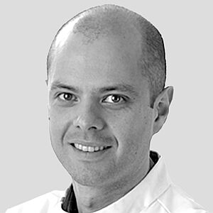 Dr. Justin Pijpe: BioHorizons Camlog event speaker Image of Dr. Justin Pijpe in black and white